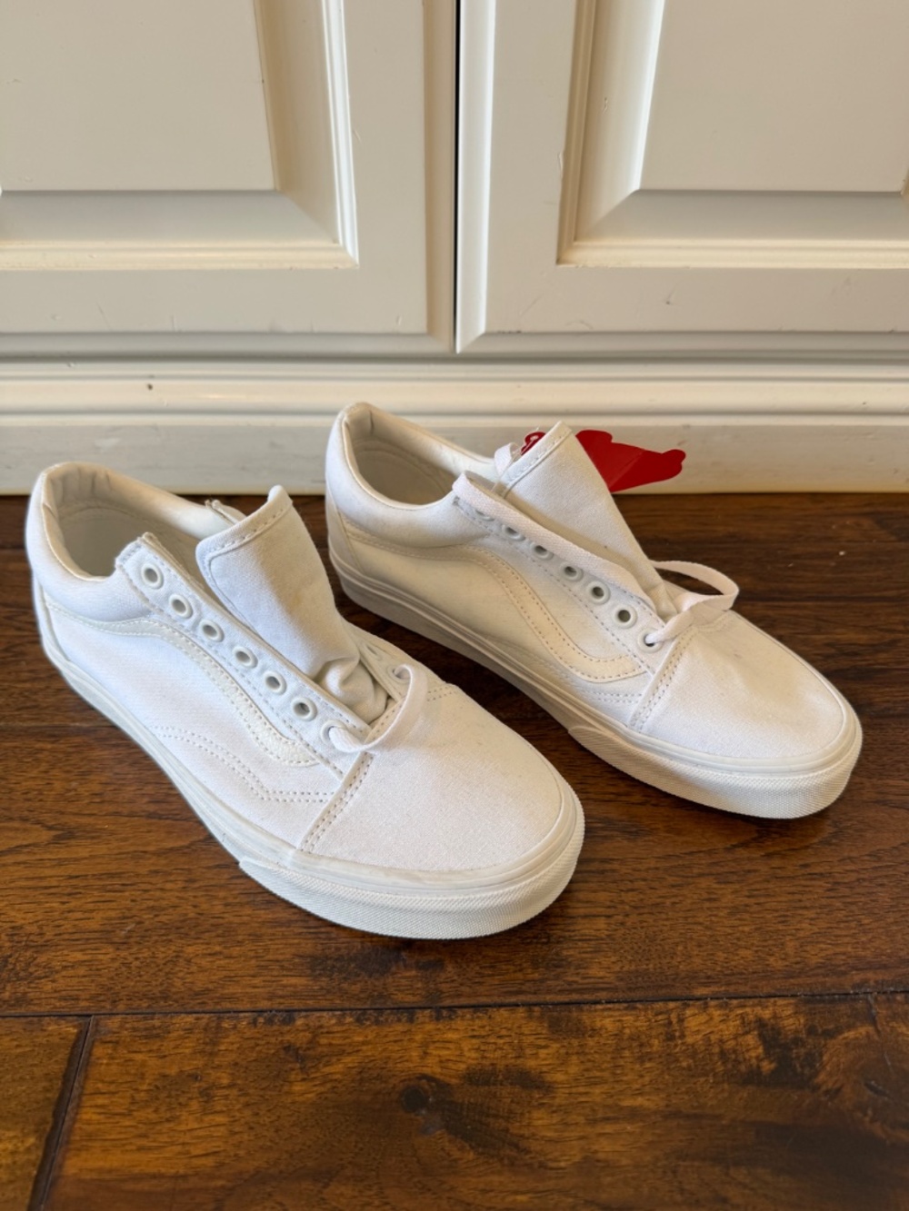Vans Classic White Canvas Sneakers Size 7.5 Women NWT - Picture 2 of 5